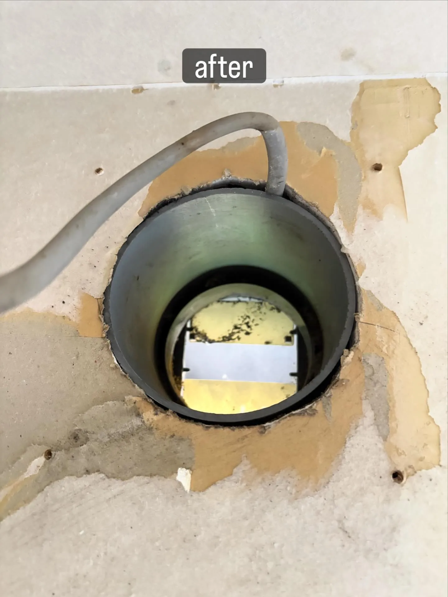 S様よりトイレの壁紙貼り替えのご依頼をいただきました！